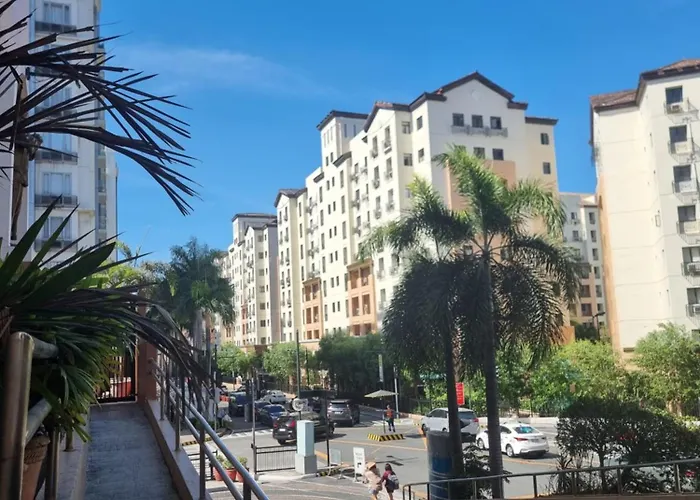 One Palm Tree Apartment