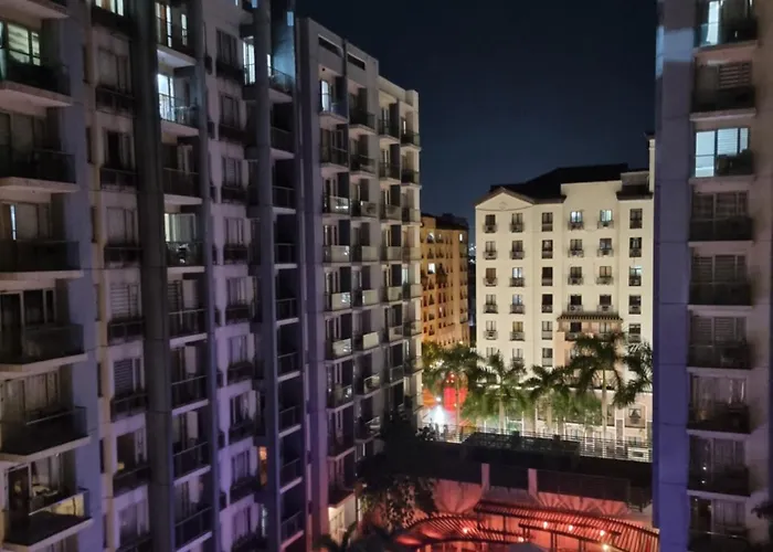One Palm Tree Apartment