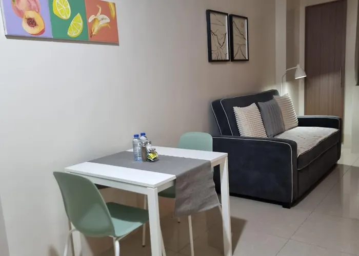One Palm Tree Apartment